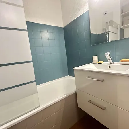Apartment Studio Cabine Renove Avec Climatisation, Loggia, Parking Securise, Proche Plage Et Commodites - Fr-1-226-546 Sainte-Maxime