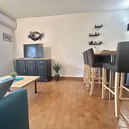 Studio Cabine Renove Avec Climatisation, Loggia, Parking Securise, Proche Plage Et Commodites - Fr-1-226-546 Apartment