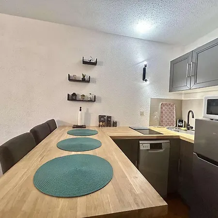 Studio Cabine Renove Avec Climatisation, Loggia, Parking Securise, Proche Plage Et Commodites - Fr-1-226-546 Apartment *