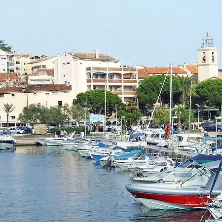 Studio Cabine Renove Avec Climatisation, Loggia, Parking Securise, Proche Plage Et Commodites - Fr-1-226-546 * Sainte-Maxime
